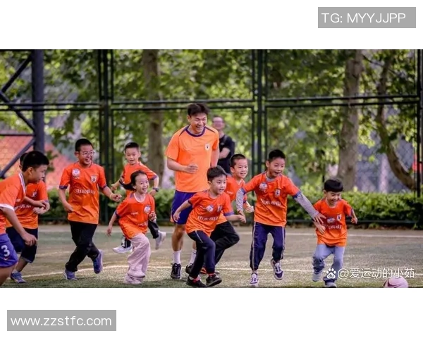 从草根到巨星一位足球少年的拼搏逆袭与梦想坚持之路