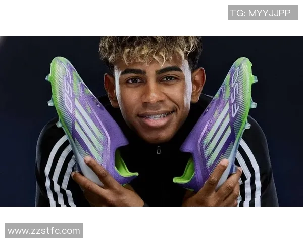 最新足球球星专属战靴揭秘,科技与设计的完美融合助力场上表现 最新足球球星专属战靴揭秘,科技与设计的完美融合助力场上表现